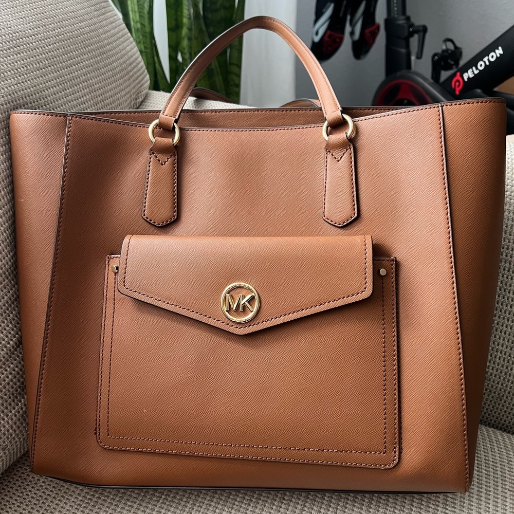 Michael Kors Jetset Leather Tote Bag